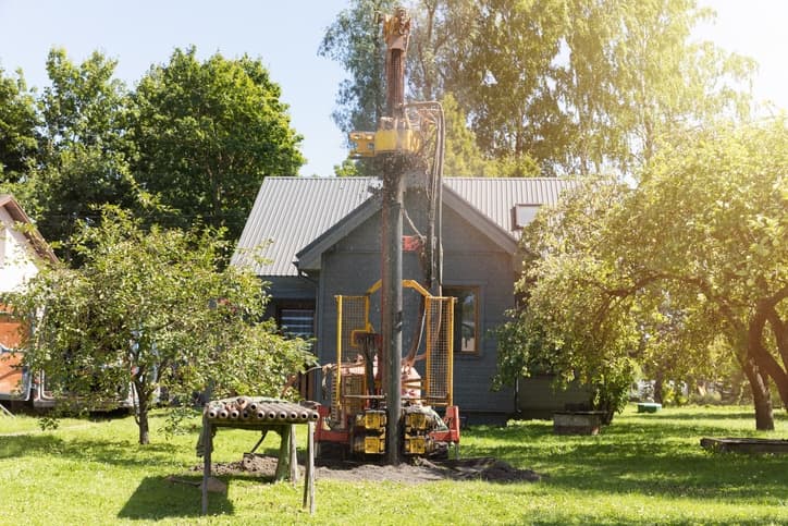 Brønnboring på hytta