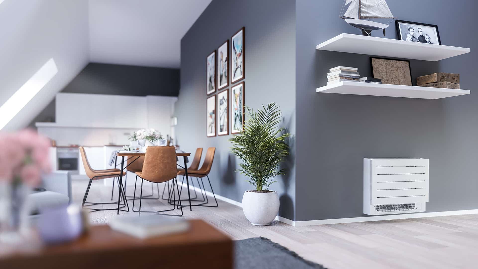 Stue med Daikin varmepumpe på veggen
